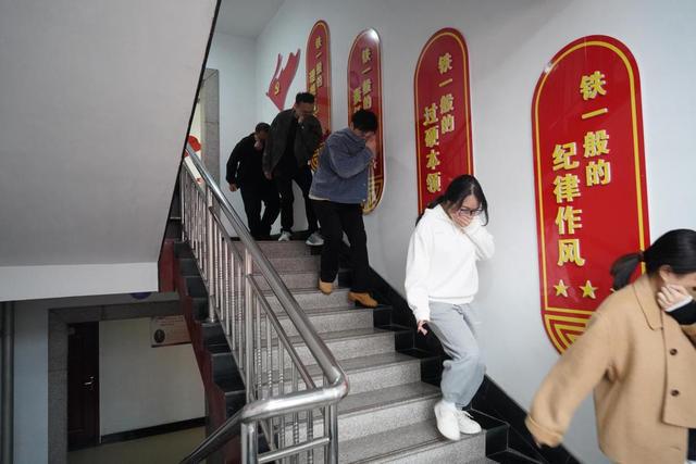 B体育：西平县检察院扎实推进消防工作规范化建设筑牢安全防火墙(图2)