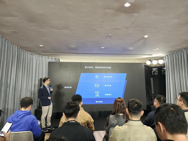 蔚来ET9一台「更彻底」的智能车？(图1)
