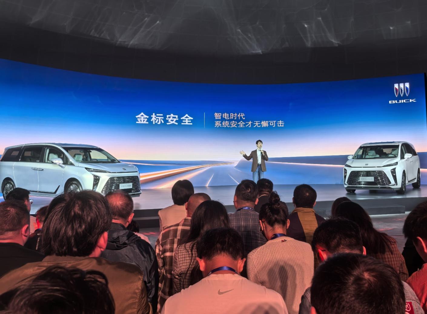 B体育：别克全新GL8陆尊售价“讲究”——2699万起(图10)
