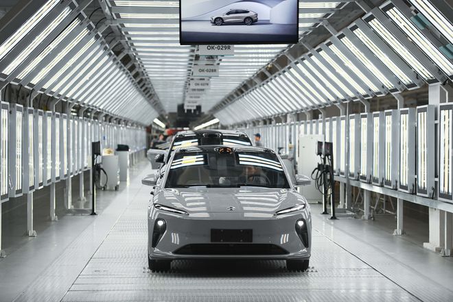 B·sport（中国体育）：外媒：2025年中国新能源车销量有望首超油车(图1)