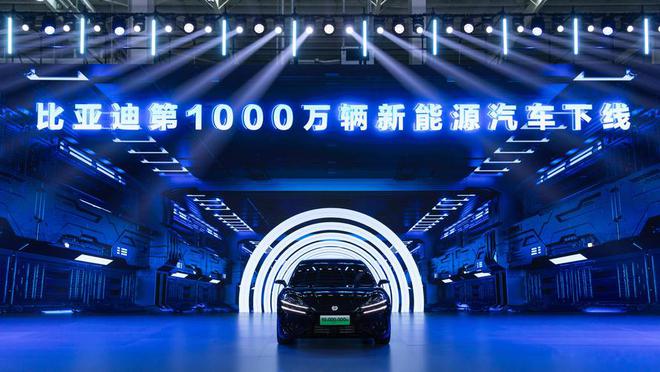 B体育：中国近三年新能源汽车销量：22年688万辆23年949万24年差距大(图6)