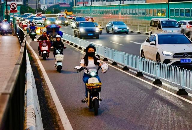 小区车棚电动车充电收费标准从2025年起电动车充电费要降低了(图6)