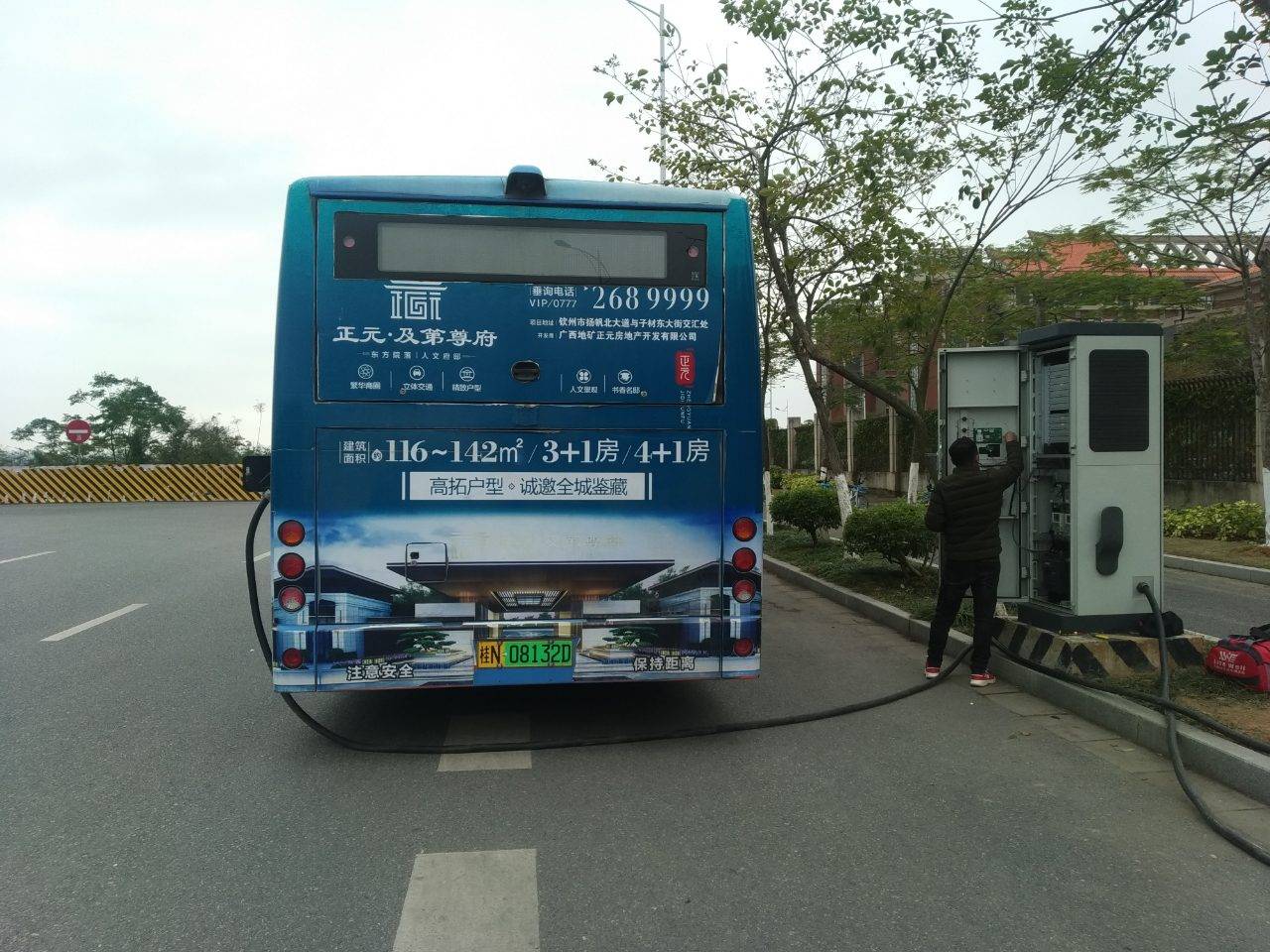 科普：电动汽车直流充电桩的电路原理图(图1)