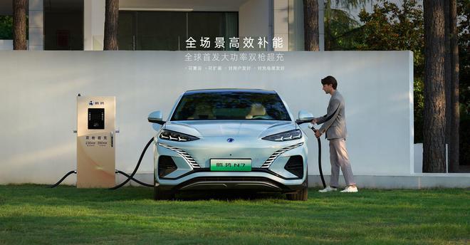 B体育：一桩不建双枪充电？比亚迪1000千瓦超充站即将大面积铺设(图1)