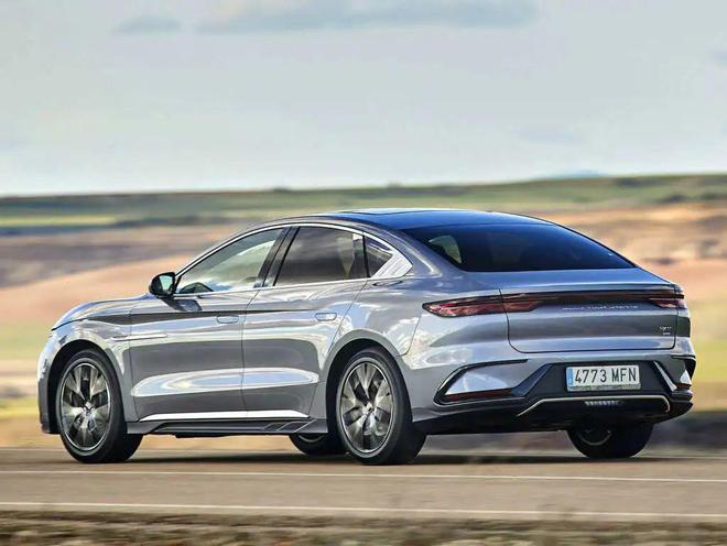 盘点2024年十大畅销新能源车：特斯拉ModelY第一比亚迪“大包大揽”(图9)