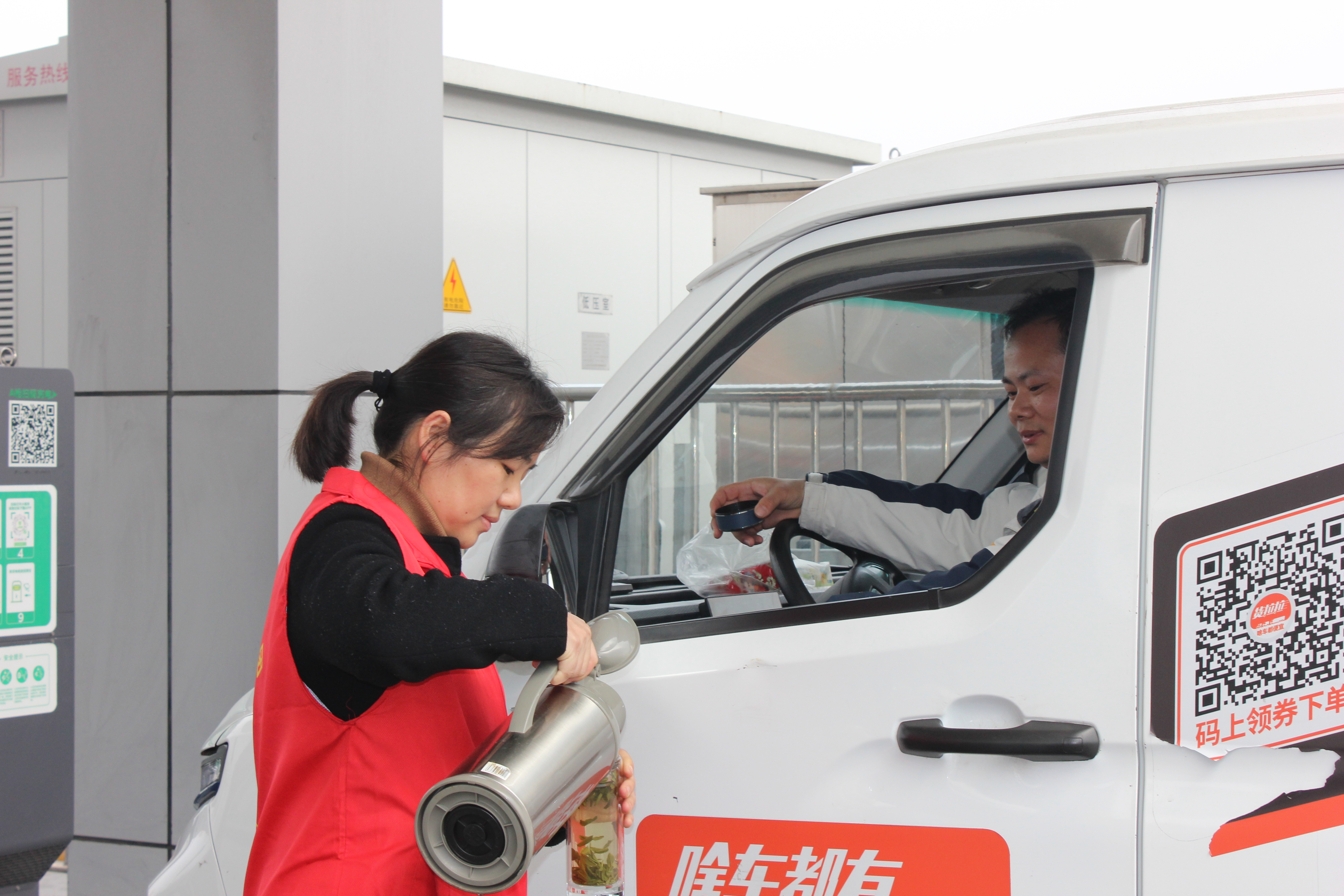 拼完硬件拼服务安徽高速服务区护航返程充电(图2)